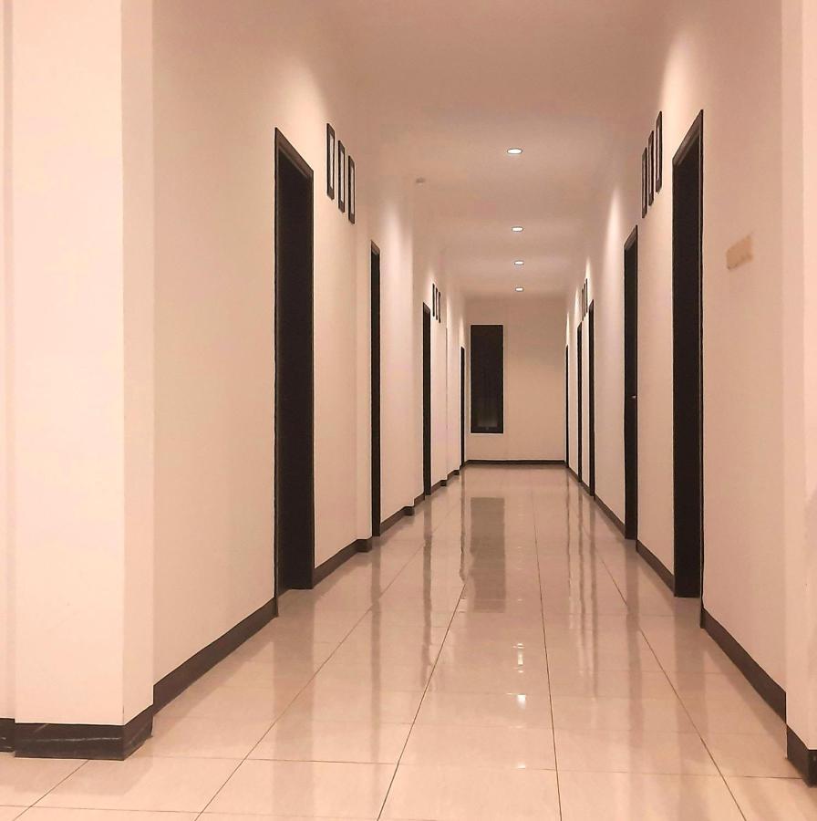 Cozy Stay Kupang Купанґ Екстер'єр фото