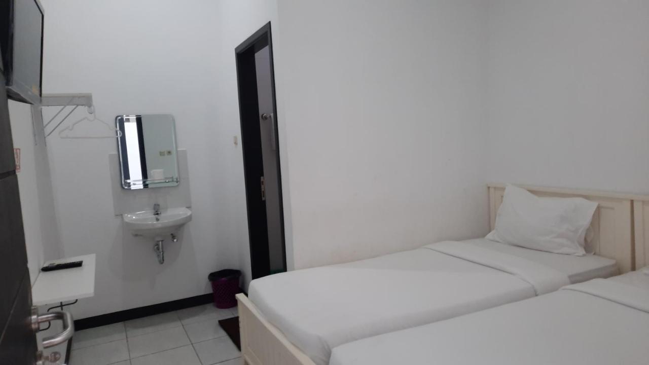 Cozy Stay Kupang Купанґ Екстер'єр фото