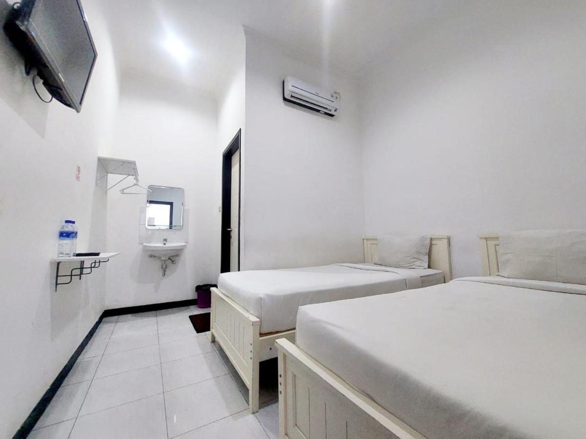 Cozy Stay Kupang Купанґ Екстер'єр фото