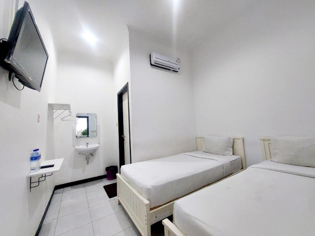 Cozy Stay Kupang Купанґ Екстер'єр фото