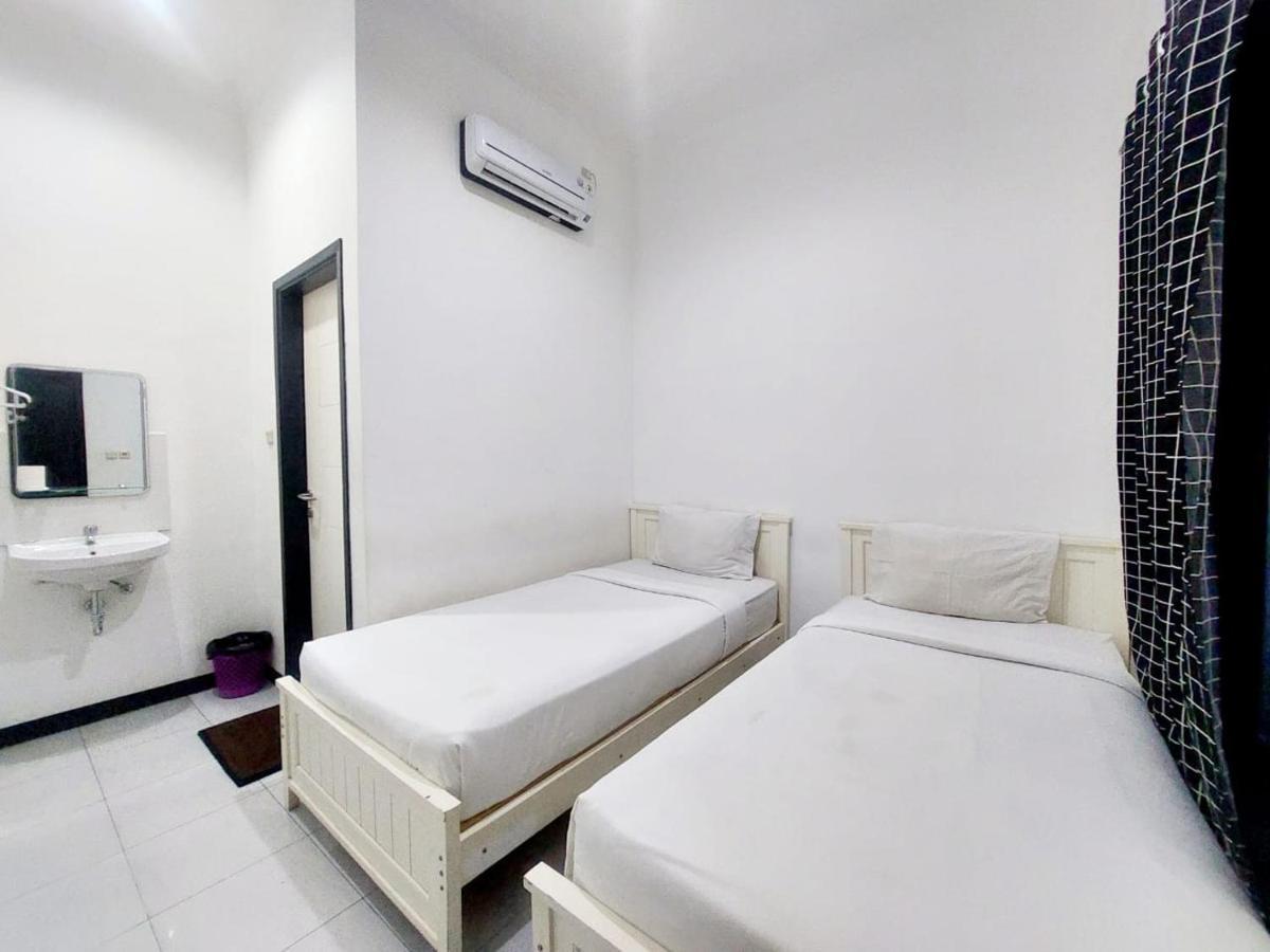 Cozy Stay Kupang Купанґ Екстер'єр фото