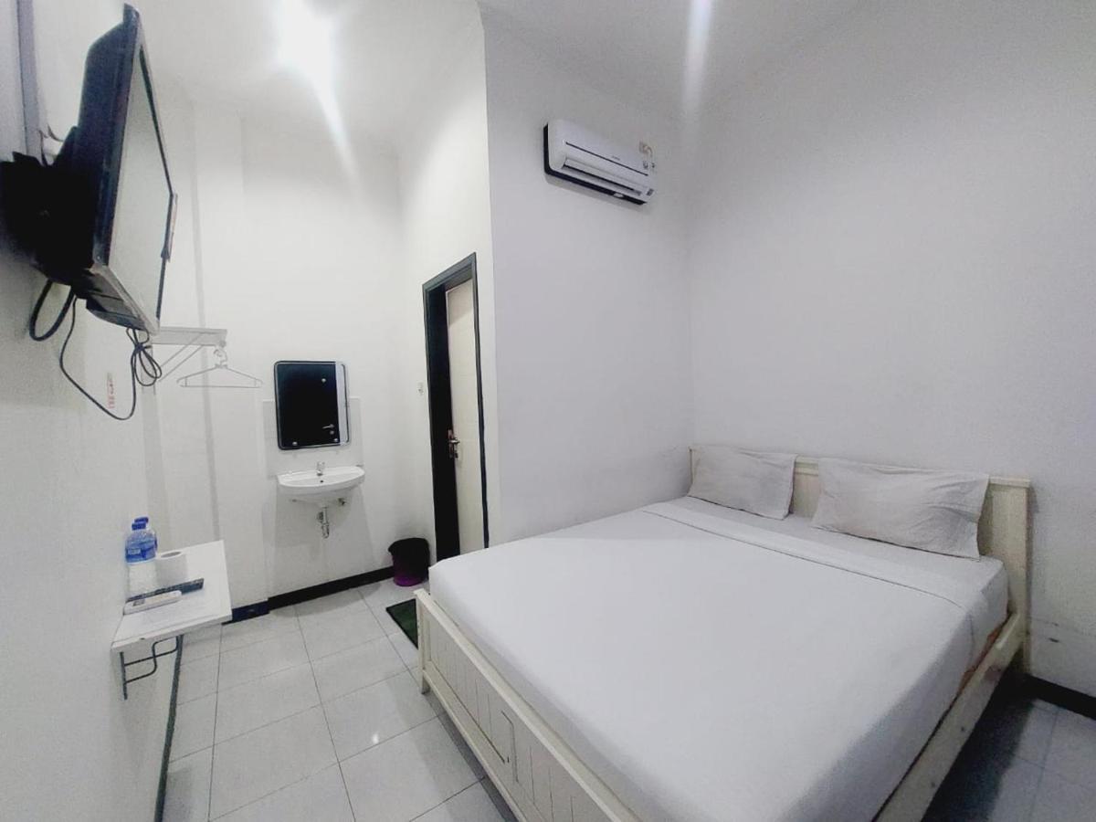 Cozy Stay Kupang Купанґ Екстер'єр фото